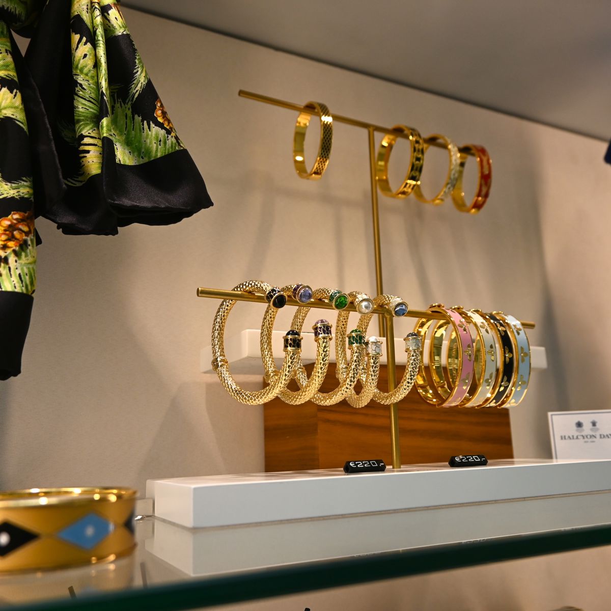 retail phoenicia